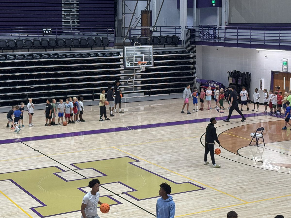 PurplesHoops's tweet photo. Purples Basketball Camp Day 2 @BGHSPurplesNews @BGISD https://t.co/QM6ovMBhPp