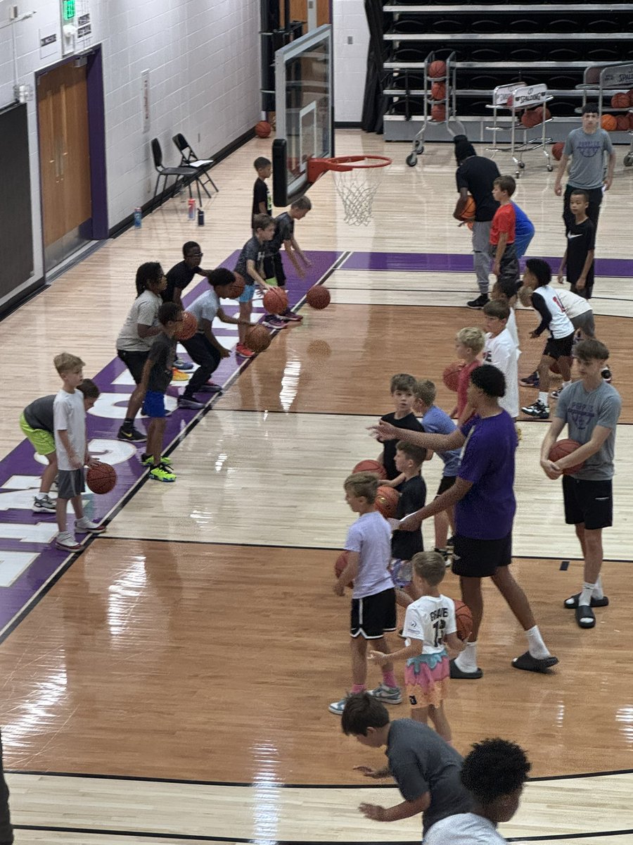 PurplesHoops's tweet photo. Purples Basketball Camp Day 2 @BGHSPurplesNews @BGISD https://t.co/QM6ovMBhPp