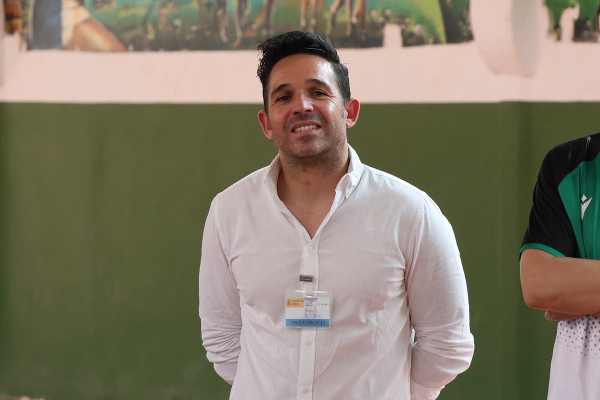 FJyD's tweet photo. El director gerente de la @FJyD, José Alberto Cacho, ha participado en la actividad con Voluntariado Social @caixabank celebrada en el Centro Penitenciario de Cáceres, en el marco del programa “Tu Momento de Libertad” 2026 y con motivo del Mes Social del Voluntariado CaixaBank. https://t.co/zZoSiKovUz