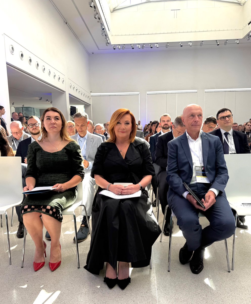 Alena Schillerová tweet media
