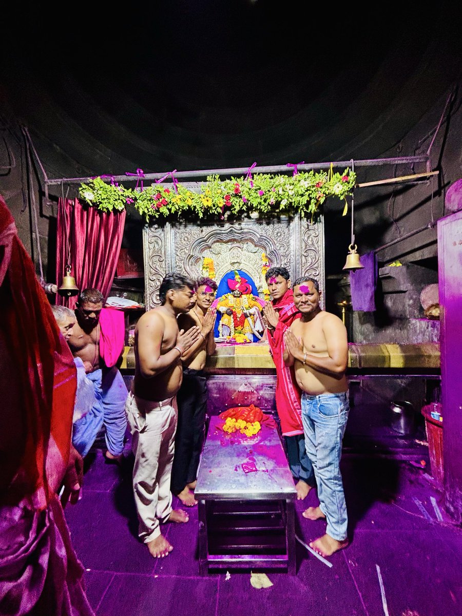 DMShinde_'s tweet photo. “दख्खनचा राजा ज्योतिबाच्या नावानं चांगभलं”

आज श्री क्षेत्र वाडी रत्नागिरी येथे दख्खनचे राजा श्री ज्योतिबा महाराज यांच्या पवित्र दर्शनाने मन भारावून गेले. 🙏
(३/१) https://t.co/1s5HfdAQKB