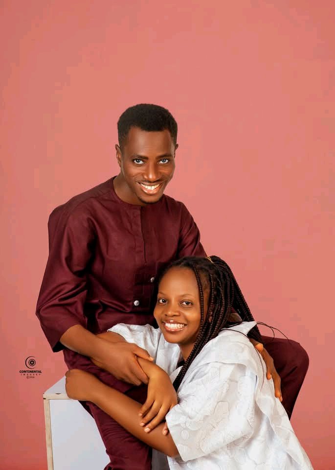Tolks6's tweet photo. How we planned our Japa in 2012/2013. 

Boy friend- internal Auditor in a hotel salary N50k. Professional basist at Trem church ( N40k). Part of a band ( N60k) =N150k per month.

Me - Class teacher salary N50k, 3 home lessons ( N60k). N110k per month.

1 year saving plan with N200k per month.
Got an offer in 2012 for September 2013 batch.
Deposit - £2k ( N1M)
Passport, POF, visa application N1.8M.

When we got our visa we had no money to take transport from abuja to Lagos for our flight 😂😂😂😂.

Nwogu Uloma

Me: The question is how many ladies can put resources like this with a man?