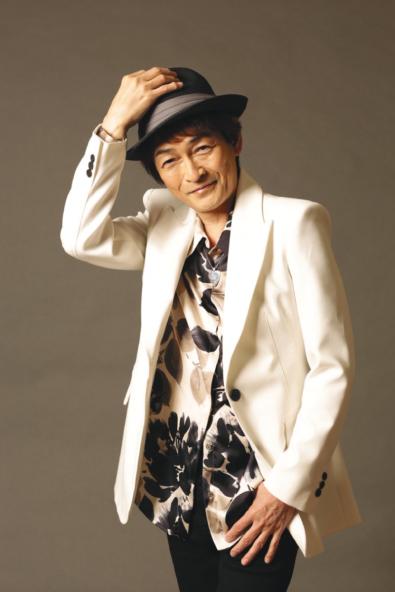 sadomiryoku's tweet photo. #佐渡魅力発信プロジェクト
🎤#佐渡ええっちゃTV！ミニライブ出演者紹介🎤
━━━━━━━━━━━━━━━
【堀江淳】

今年デビュー45周年を迎えるシンガーソングライター
#堀江淳 が出演決定！

1979年　CBSソニー「第1回SDオーディション」に合格
1981年　「メモリーグラス」でデビュー

「第1回日本作曲大賞　優秀曲賞」受賞
「第14回日本有線大賞　新人賞」受賞
「第14回全日本有線大賞　新人賞」受賞

▪️作品提供
高樹澪・ジェロ・中森明菜・ツートン青木・涼風真世・ジェームス西田・増田けい子（ピンクレディ）・アンリ菅野・まきのめぐみ　etc・・・
2004年、作品提供した「まきのめぐみ」の「つばさ」は「日本有線大賞　音楽賞」を受賞

そして今回の佐渡ええっちゃTV！では
メインMCも務めていただきます👏

ミニライブでは世代を超えて愛される名曲と
温かい人柄と歌声をぜひ会場でお楽しみください✨

▪️ミニライブ申し込みフォーム（入場無料、先着15名様限定）
https://t.co/GO5jEoHrZA
※すでに公開収録へお申し込み済みの方で、ミニライブも閲覧される方は、こちらのフォームへのご回答は不要です。