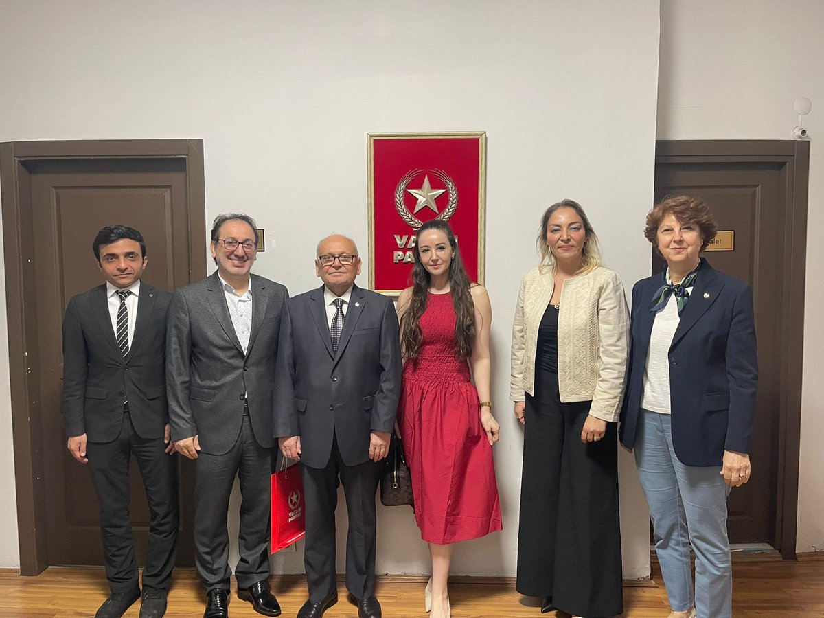 istgelecek's tweet photo. Kurban Bayramı vesilesiyle Vatan Partisi İl Başkanlığını ziyaret ederek kıymetli teşkilat mensuplarıyla bir araya geldik.

Misafirperverlikleri ve samimi ev sahiplikleri için teşekkür ediyor, bayramın ülkemize birlik, beraberlik ve huzur getirmesini temenni ediyoruz.

@Ahmet_Davutoglu 
@OsmanGentrk15 
@GelecekPartiTR