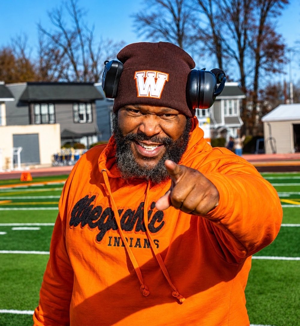 CoachLuckLBU's tweet photo. 🧡🤎🪶￼🏈 https://t.co/w4JUNFEjlz