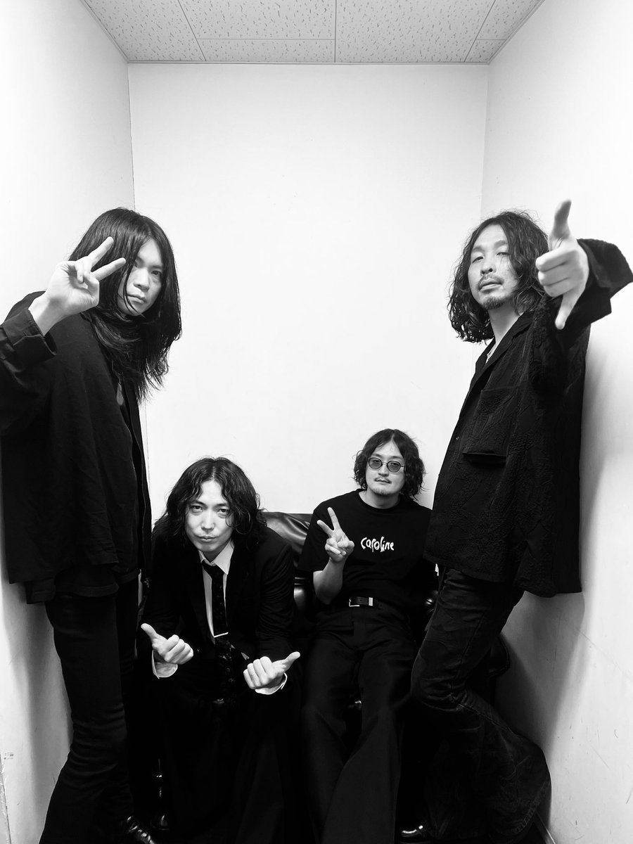 THE_NOVEMBERS's tweet photo. 合奏する、エンジン
梅田CLUB QUATTRO終了🌹
ありがとうございました！！
次は6/2仙台Darwin⚡️⚡️ https://t.co/NyQziWiYyd