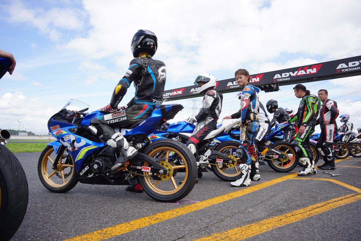 Siro_motovlog's tweet photo. 第8回 カフェ耐 無事チェッカー!!🏁

クラス優勝🏆 総合3位🥉でした!!
久しぶりに皆さんとお会いできて
一緒に楽しく走れてよかったです!!
ドラマが沢山生まれたレースでした👀

次回は絶対総合優勝奪還します🔥
参加された皆様お疲れ様でした!!

#Siro46 https://t.co/lljMsXCZtU