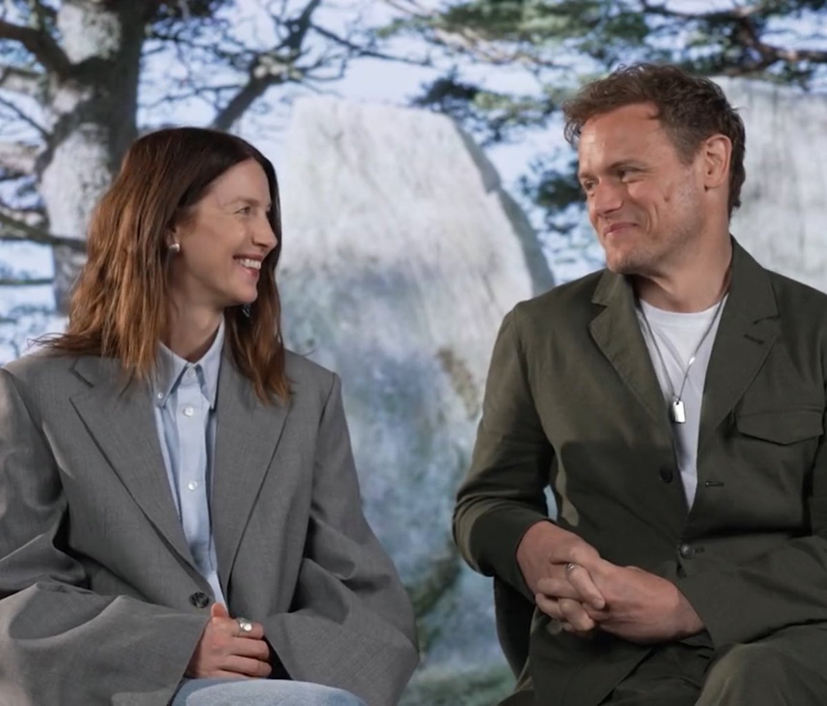 bensonxmeloni's tweet photo. i need a moment. that’s the last time we’re seeing them together promoting outlander …. like the real last time. 😭😭😭😭😭 SEND HELP https://t.co/KsoDeApChJ