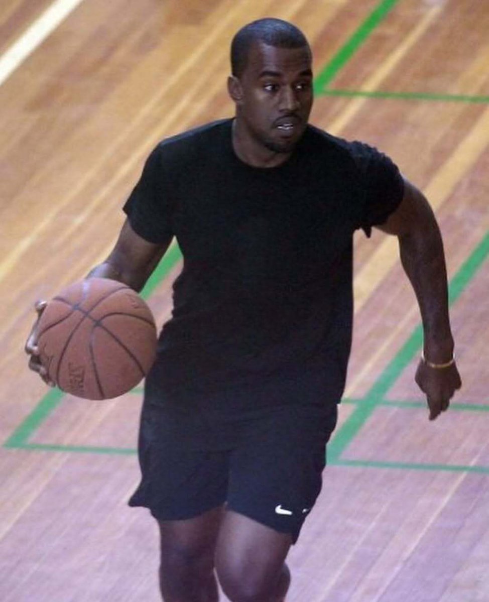 culturejpg's tweet photo. Ye playing basketball with Virgil (2010) https://t.co/yulOXH8dAM