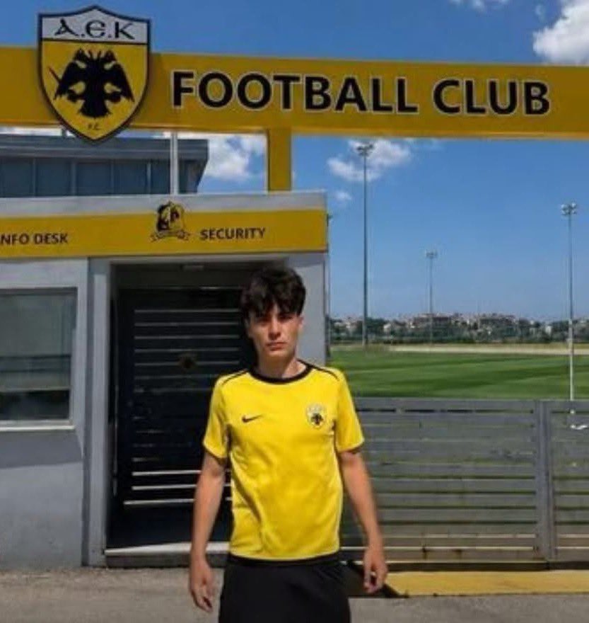 RiaFoci's tweet photo. 👀| Az AEK Athénnál vesz részt próbajátékon az ETO utánpótlás-válogatottja

Horváth Valentint a görög bajnok hívta meg tesztidőszakra. 💪 A 17 éves labdarúgó jelenleg az ETO játékosa, a mostani idényben már az NB III-as csapatban is bemutatkozott. ✅

📸(@/Lurkó UFC) https://t.co/YfGSp1WnXB