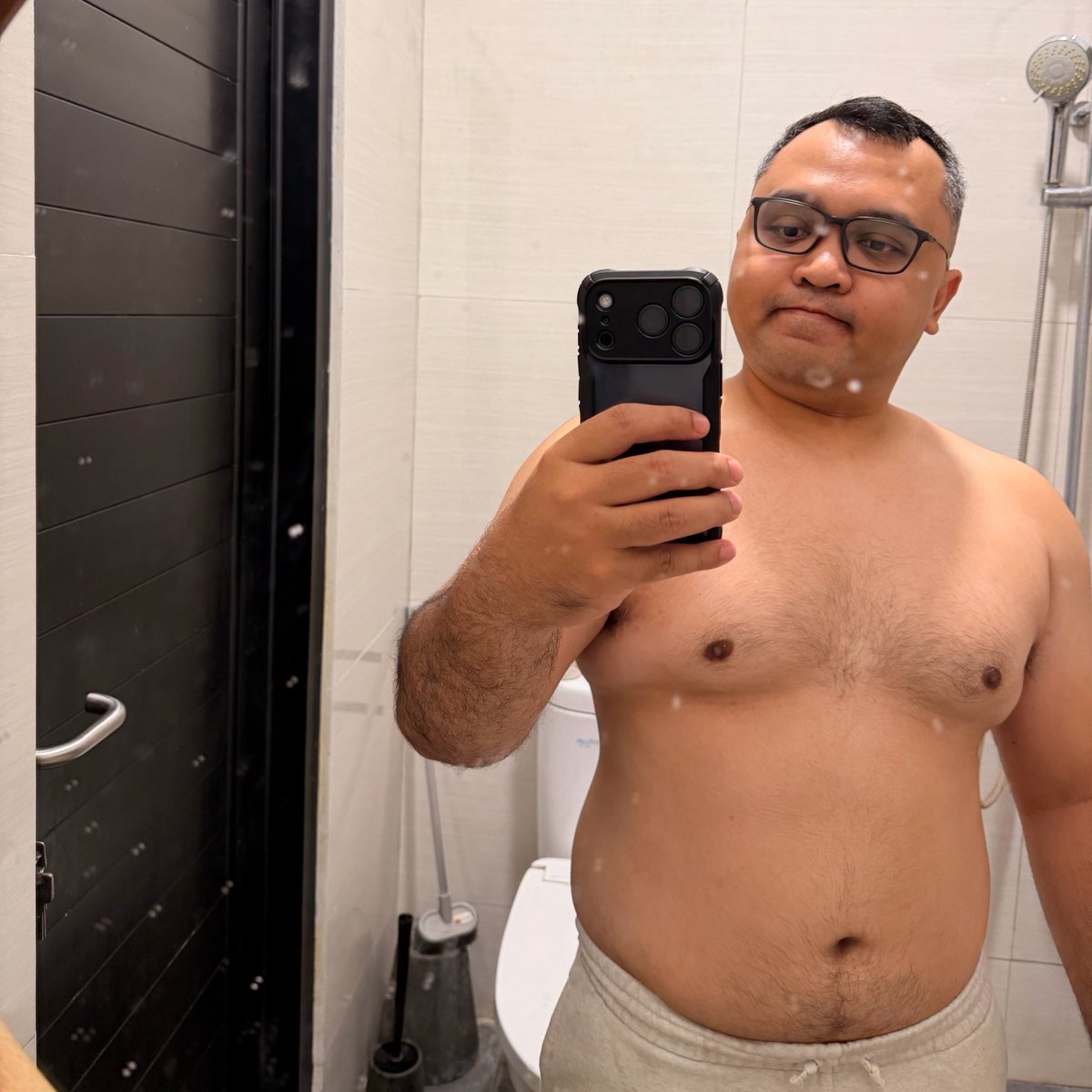bbbonar's tweet photo. body check! https://t.co/JzAxgP9O0H