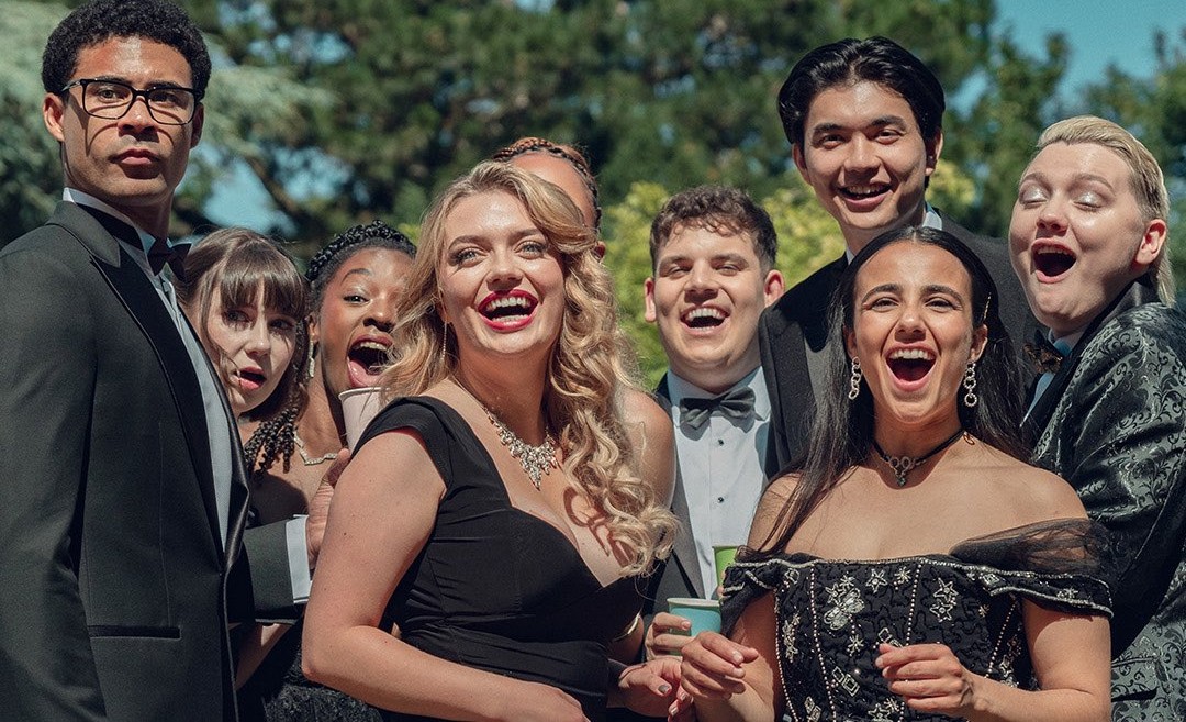MundoSeriesBRA's tweet photo. Confira novas imagens oficiais da adaptação de "Heartstopper: Para Sempre", foram divulgadas.

Estreia dia 17 de julho na Netflix! https://t.co/3fiBYFhFn7