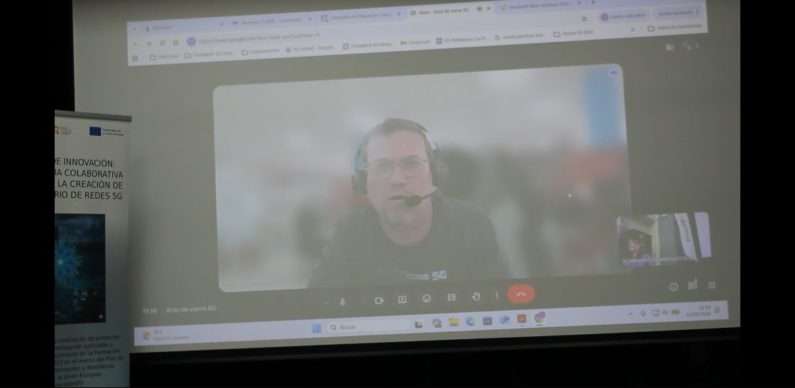 IES_POLI's tweet photo. El IES Politécnico Las Palmas culmina el proyecto de innovación sobre redes 5G en Formación Profesional
https://t.co/83kjtBe9OD https://t.co/cJPAUqdSs8