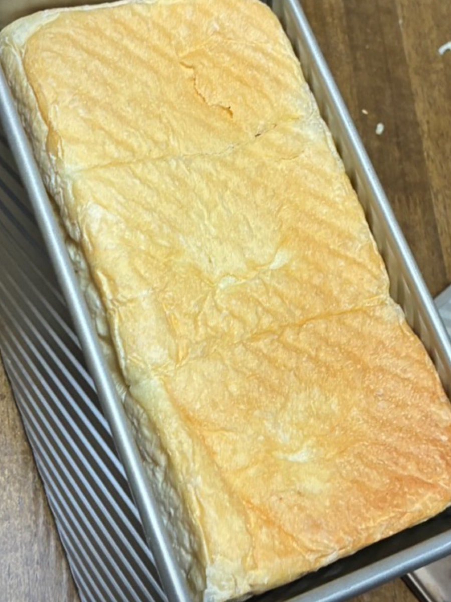 ruru6300's tweet photo. 娘が焼いたパンを
休職中の旦那と、3人で食べる。

転勤族の旦那と
朝ごはんを食べたり、家族3人で向き合って話をするのは

娘が小学校以来か

今は私自身、色んな複雑な心境で言葉にするのが難しいけど

かみさまどうかマルっとうまく行きますように https://t.co/Tl7mTP826q