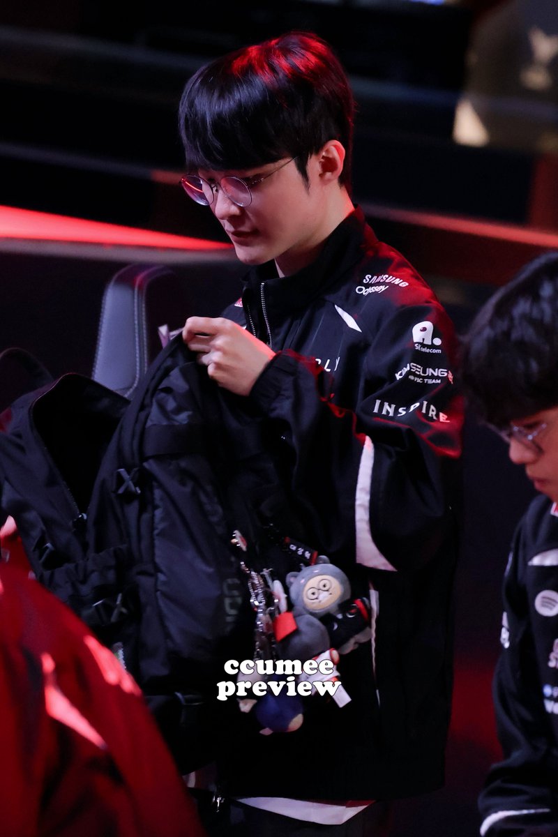 ccum0o0's tweet photo. 260528 kt vs t1 프리뷰

볼터치 뉴페춘식

#Faker #페이커 @faker https://t.co/XbistmneRi