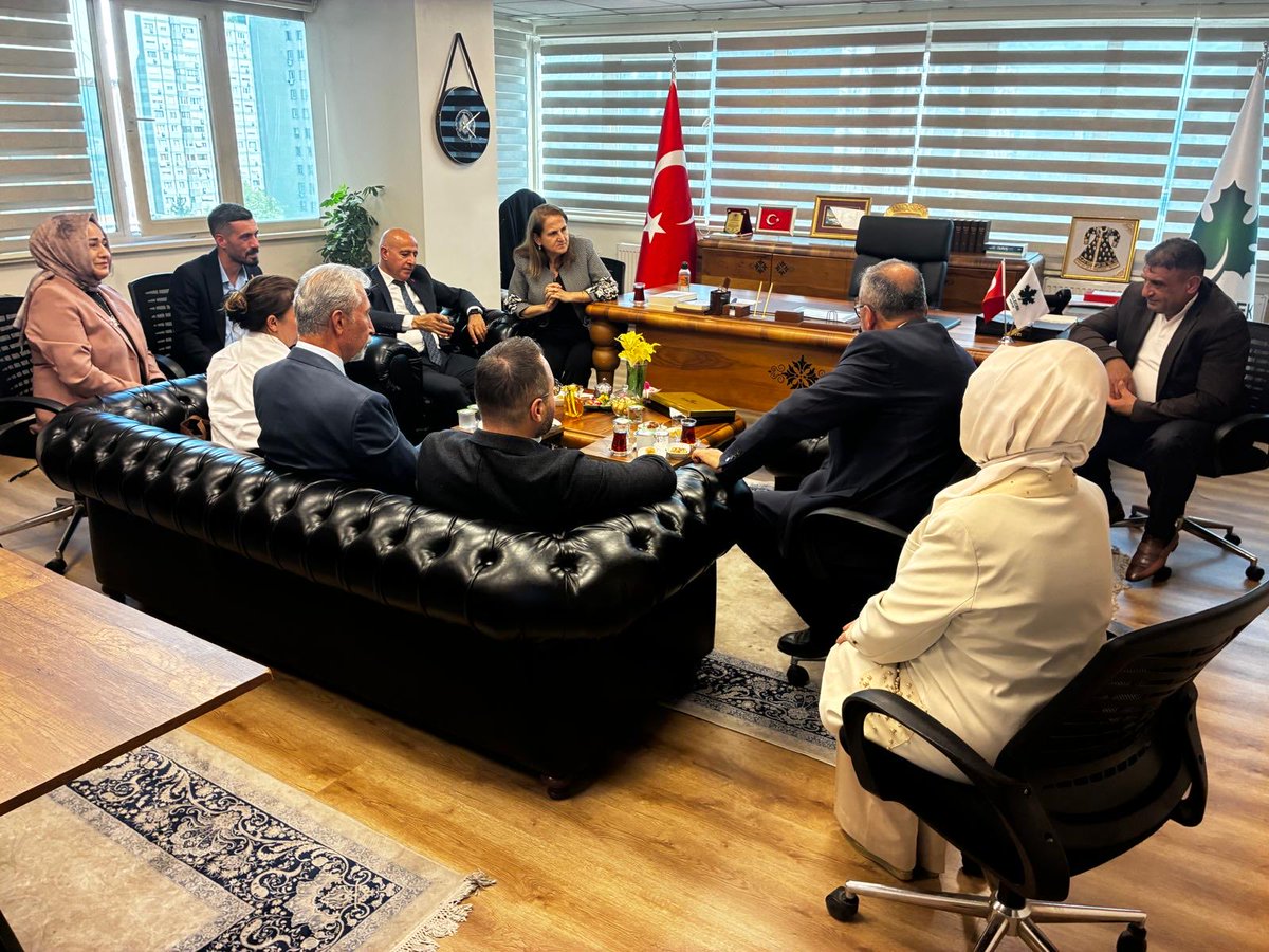 istgelecek's tweet photo. Kurban Bayramı vesilesiyle İl Başkanlığımızda bayramlaşma programı kapsamında bizleri ziyaret eden Cumhuriyet Halk Partisi heyetini ağırlamaktan memnuniyet duyduk.

Nazik ziyaretleri ve samimi sohbetleri için teşekkür ediyor, birlik ve beraberliğimizin daim olmasını temenni ediyoruz.

@Ahmet_Davutoglu 
@OsmanGentrk15 
@GelecekPartiTR