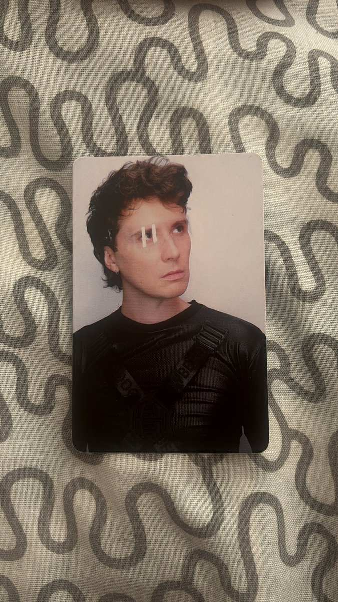 raeryding's tweet photo. @bigbeartinyeyes @dnptrades @phanniehub hii i have this one and i would do it for dan with phils glasses:33 https://t.co/vzYynZGVl6
