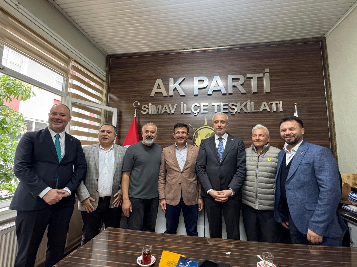 avhamzadag's tweet photo. AK Parti Simav İlçe Başkanlığımızda; kıymetli hemşehrilerimiz ve teşkilat mensuplarımızla bir araya gelerek bayramlaştık.

Birlik, beraberlik ve kardeşlik duygularının pekiştiği bu güzel buluşmada gönül gönüle olmanın mutluluğunu yaşadık.

Rabbim muhabbetimizi ve dayanışmamızı daim eylesin. Hayırlı bayramlar 🌙