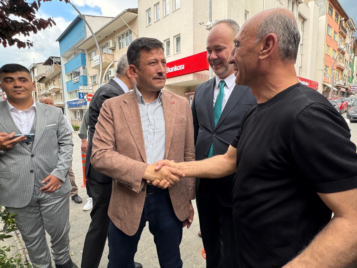 avhamzadag's tweet photo. AK Parti Simav İlçe Başkanlığımızda; kıymetli hemşehrilerimiz ve teşkilat mensuplarımızla bir araya gelerek bayramlaştık.

Birlik, beraberlik ve kardeşlik duygularının pekiştiği bu güzel buluşmada gönül gönüle olmanın mutluluğunu yaşadık.

Rabbim muhabbetimizi ve dayanışmamızı daim eylesin. Hayırlı bayramlar 🌙