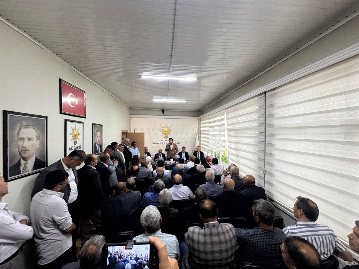 avhamzadag's tweet photo. AK Parti Simav İlçe Başkanlığımızda; kıymetli hemşehrilerimiz ve teşkilat mensuplarımızla bir araya gelerek bayramlaştık.

Birlik, beraberlik ve kardeşlik duygularının pekiştiği bu güzel buluşmada gönül gönüle olmanın mutluluğunu yaşadık.

Rabbim muhabbetimizi ve dayanışmamızı daim eylesin. Hayırlı bayramlar 🌙