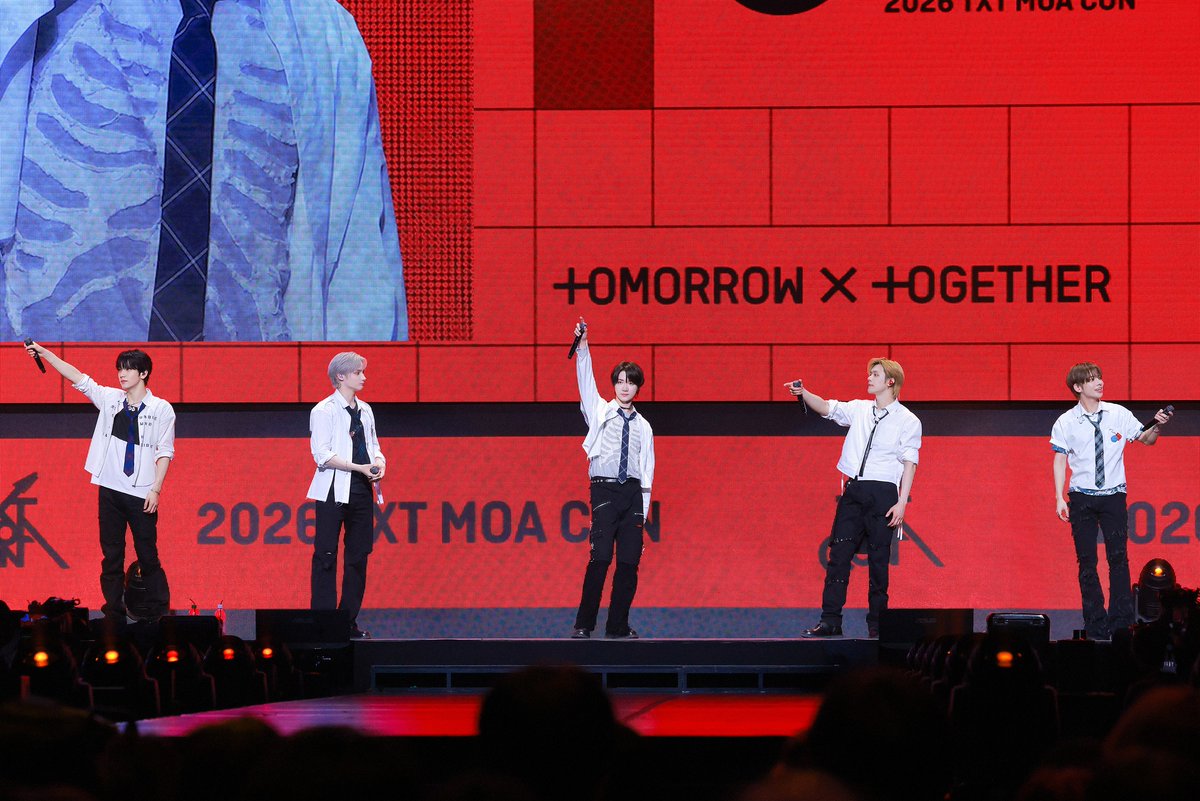 oshiraku's tweet photo. 🌟推し楽 レポート📝

「2026 TXT MOA CON IN JAPAN」
千葉公演1日目の模様をお届け💫

詳細はこちら👉https://t.co/hQxt0p3Mwg

ソロ曲シャッフル、「好きすぎて滅！」のカバーも❤️‍🔥

🧸 「（MOAがいたら）つらいことも幸せに変えて前に進める」

#TOMORROW_X_TOGETHER #TXT #2026_TXT_MOACON https://t.co/ZZVaMXUrxa