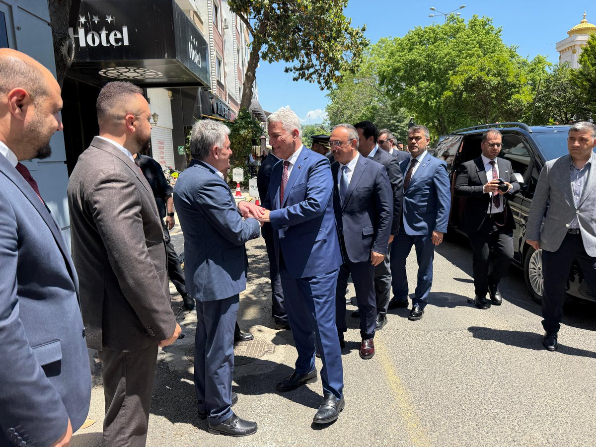 cengiz_gnay's tweet photo. Kurban Bayramı dolayısıyla ilimize gerçekleştirdiği ziyaret kapsamında, Ticaret Bakanımız Sayın @omerbolatTR ile bayramlaşma programında bir araya geldik. https://t.co/rBfXqBl0KT
