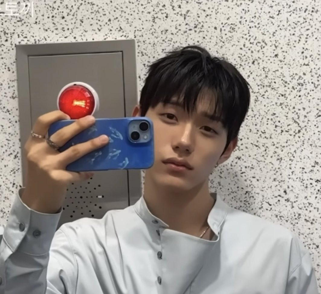 명이 tweet media