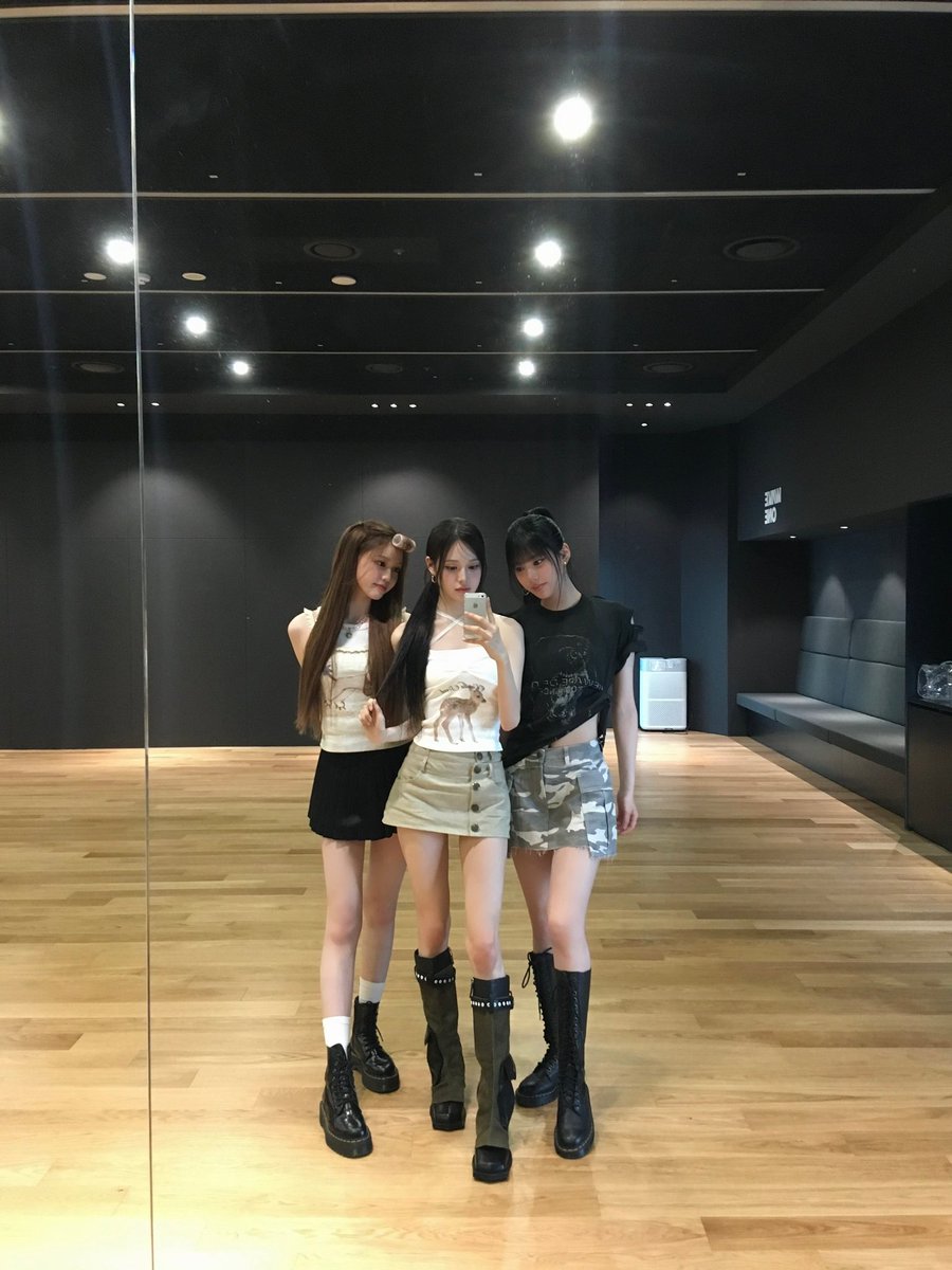myjeemin_'s tweet photo. 세코미 거울샷 와따 🤍 https://t.co/ITA1xjY8Ip