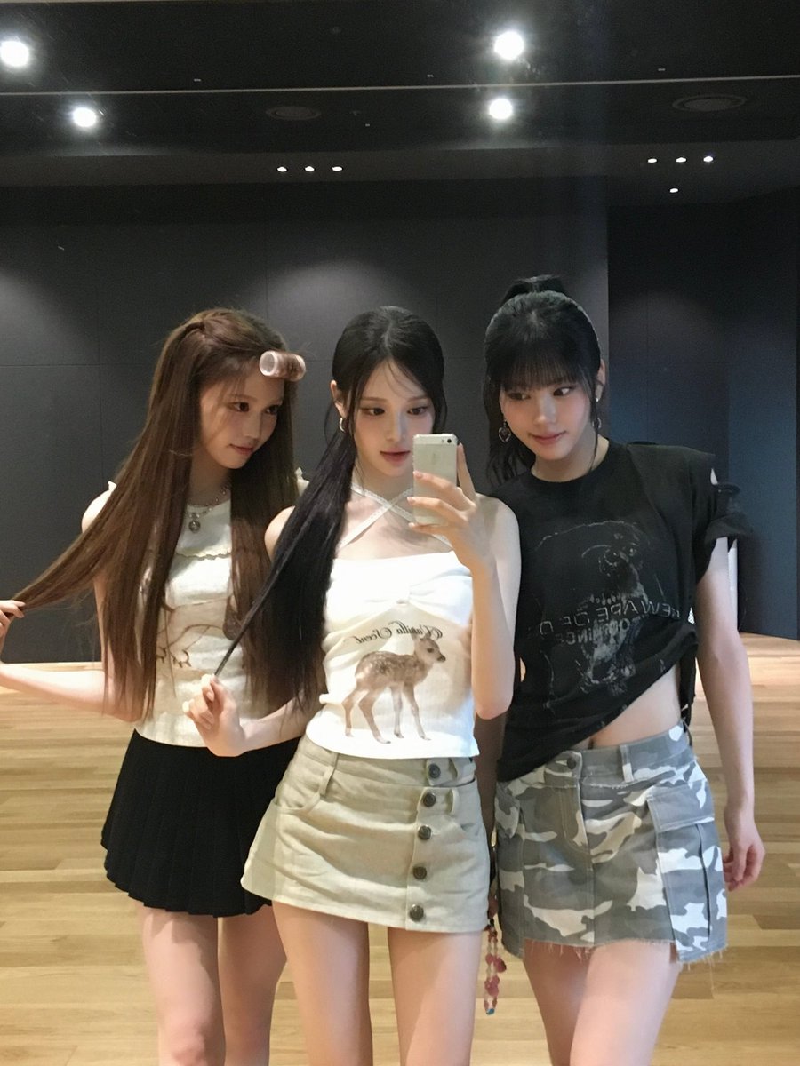 myjeemin_'s tweet photo. 세코미 거울샷 와따 🤍 https://t.co/ITA1xjY8Ip