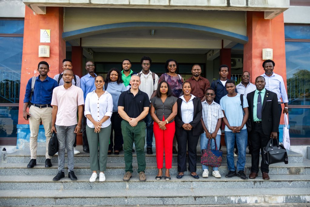 InclusiveMoz's tweet photo. 💻 Learning R in Beira
 
Students and lecturers from @UniZambeze joined a five-day basic R training organized by the @InclusiveMoz programme on 11–15 May 2026.
 
The course included:
📊 Statistical analysis
📈 Data visualization
🗂️ Data management
#RProgramming #DataSkills #Beira https://t.co/lCUv2YbhB9