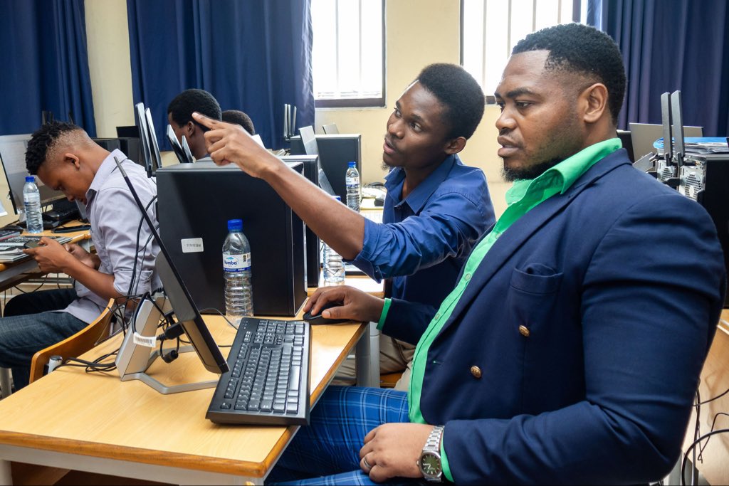 InclusiveMoz's tweet photo. 💻 Learning R in Beira
 
Students and lecturers from @UniZambeze joined a five-day basic R training organized by the @InclusiveMoz programme on 11–15 May 2026.
 
The course included:
📊 Statistical analysis
📈 Data visualization
🗂️ Data management
#RProgramming #DataSkills #Beira https://t.co/lCUv2YbhB9