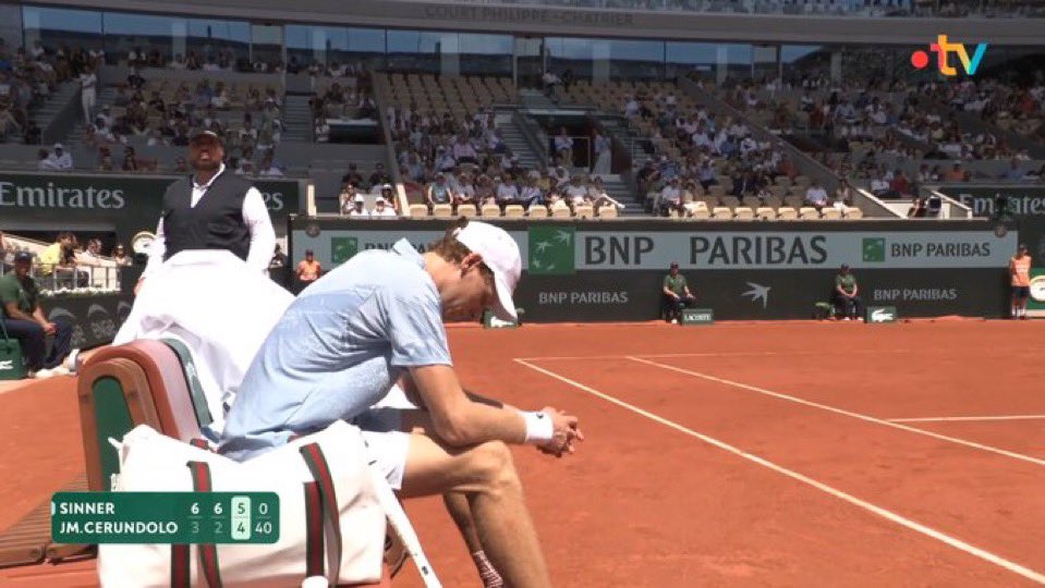 JSMProno's tweet photo. MDRRR JE PENSE À LA REACTION DE FRANCISCO CERUNDOLO EN SORTANT DE SON MATCH QUI VA VOIR QUE SON FRÈRE A BATTU JANNIK SINNER🤣🤣

#rolandgarros https://t.co/QE1gmjzt8e