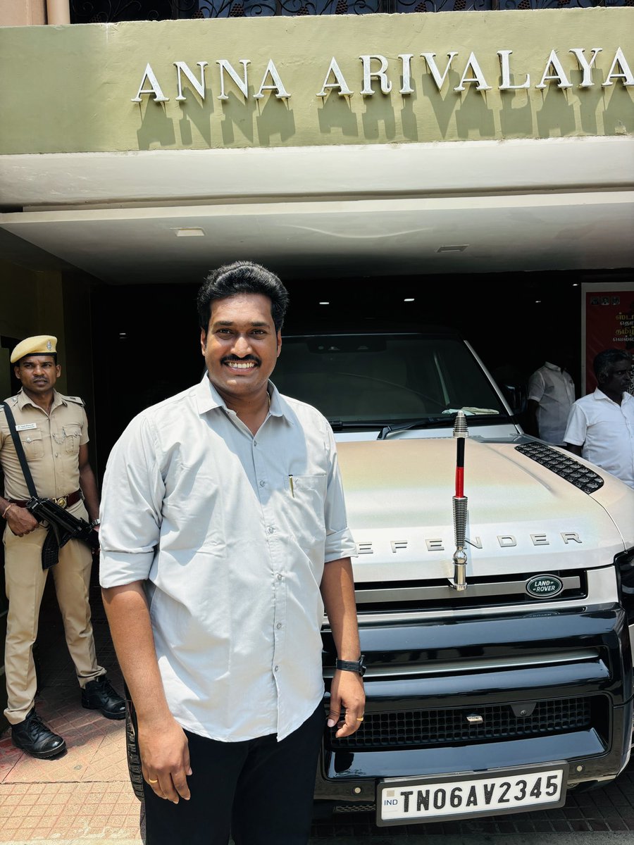 THarish1001's tweet photo. அண்ணா அறிவாலயம் 🖤❤️ https://t.co/YKOSezljS2
