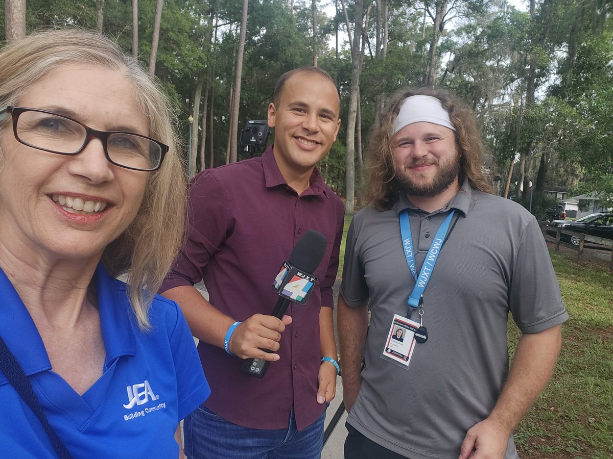 karenmcallister's tweet photo. Thanks @YaugerCaleb @wjxt4 for coverage of @NewsfromJEA tree trimming work. Our crews prepare throughout the year for #HurricaneSeason. #JaxReady #HurricanePrep #HurricaneSeason2026 https://t.co/0AhnfrWiZR