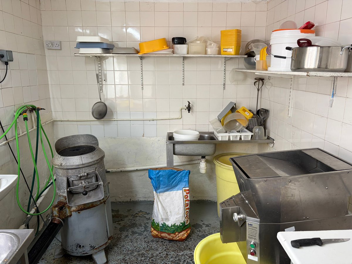 alanjpicken's tweet photo. #FORSALE Iconic Award-winning Traditional Fish &amp; Chip shop in Otley, West Yorkshire £49,950 + SAV
The business has large scope for extended working hours to derive maximum profits, perfect for a young enthusiastic proprietor.
Request full details today! https://t.co/4PrBj7zd1M