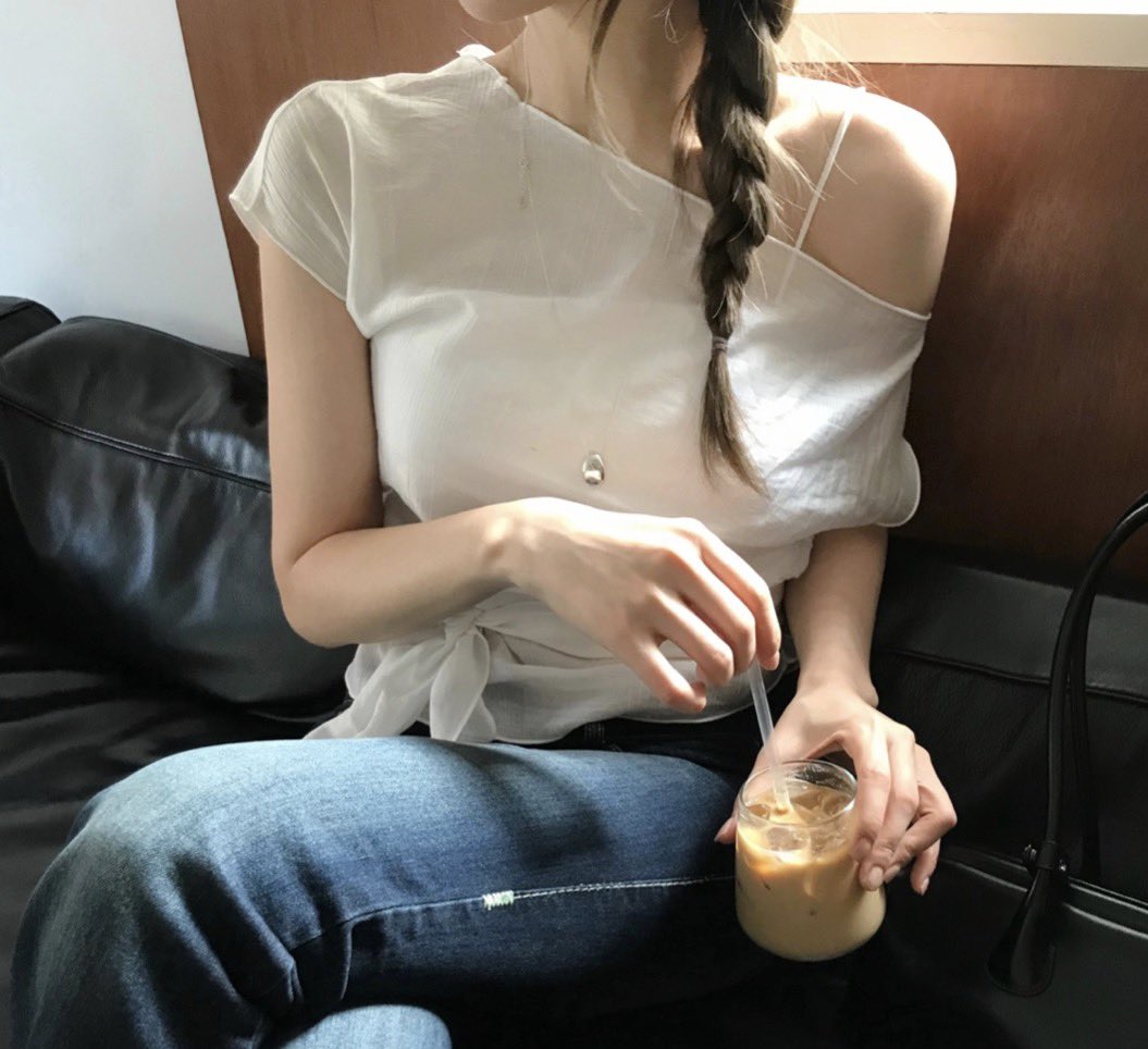 nilfver2's tweet photo. 「광고」

방콕🌴가서 뭐 입을지
열심히 디깅하는 위시리스트 타래 .. https://t.co/C2Nyng1Ciy