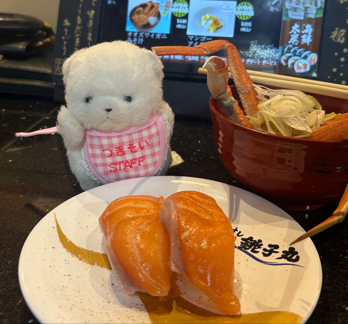 ac0xp's tweet photo. あんにん、サーモンだよ

カニ近くてそれどころじゃなさそうだね https://t.co/uXiiHypB9H