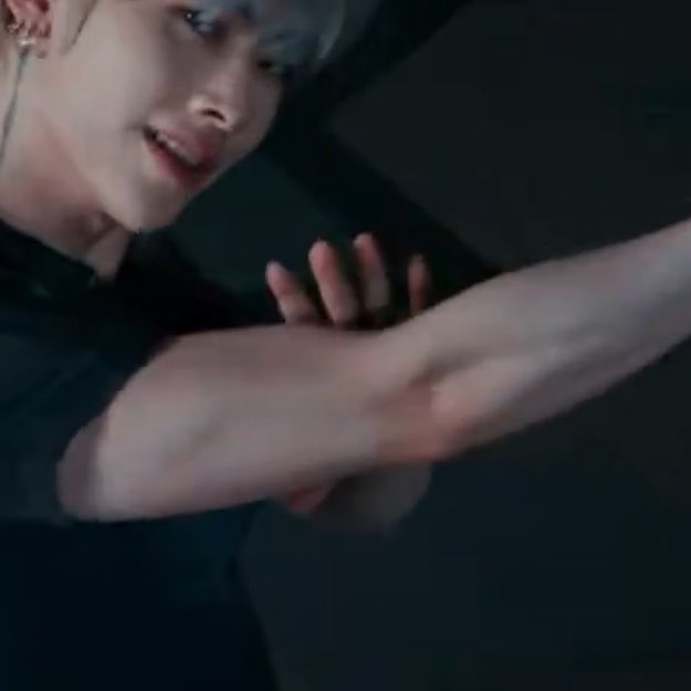 cidoodie's tweet photo. pink fingers pink elbow does ricky know he’s a doll https://t.co/adithckNH5