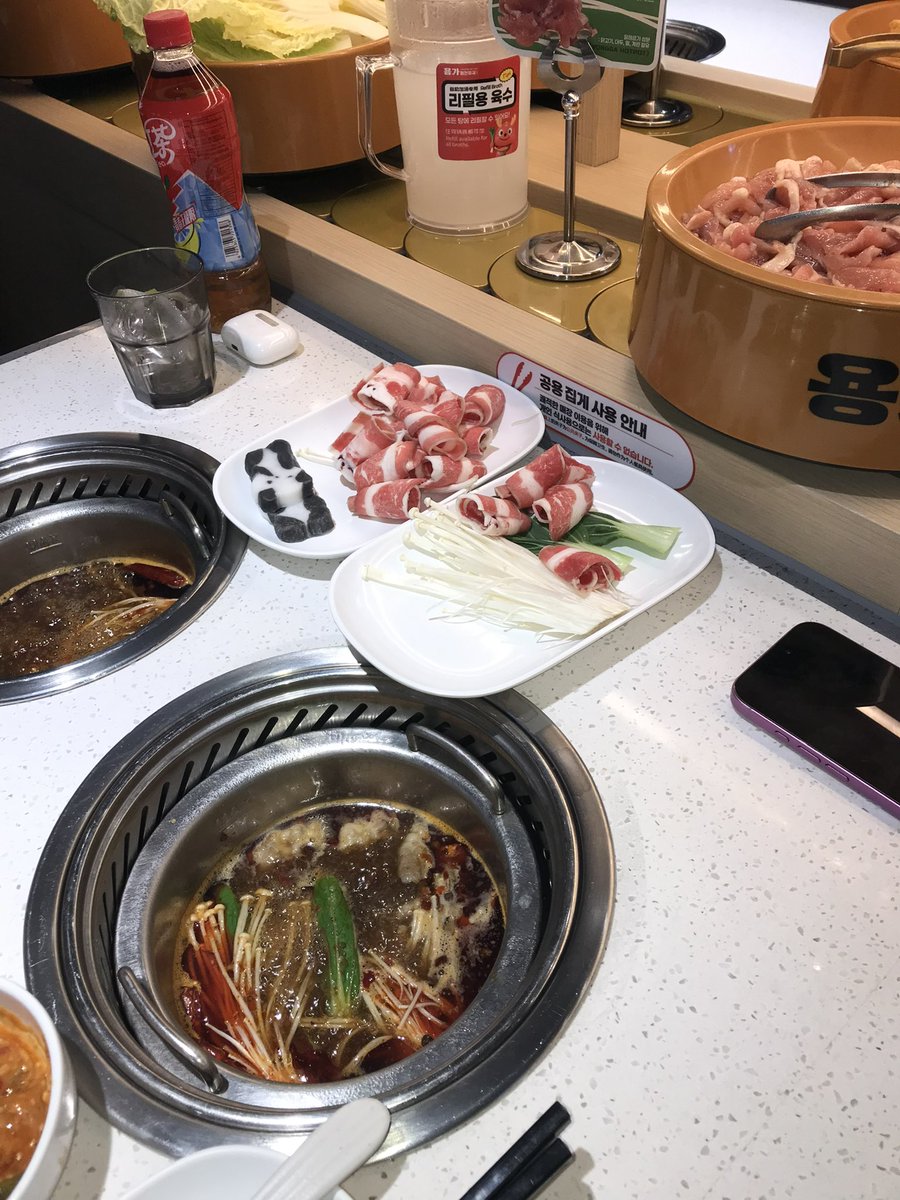 yuunvu's tweet photo. 용가훠궈오픈런했고출튀하고야구장왔다 https://t.co/Gvp6ADqDrP