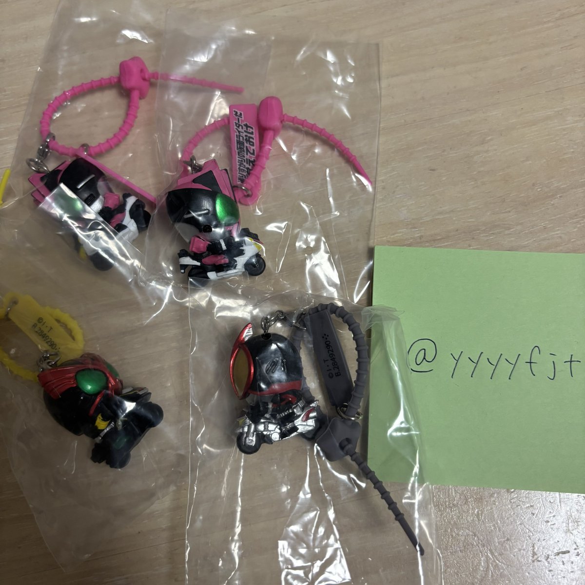 yyyyftj's tweet photo. 仮面ライダー    買取 譲渡 交換
カラフルマルチチャーム

【譲】仮面ライダー ファイズ
        仮面ライダー ディケイド
        仮面ライダー オーズ

【求】定価＋送料 or埼玉か都内で手渡し
        ＞電王（検討💭）

お心当たりある方お待ちしております🙇🏻‍♀️ https://t.co/YHtdOzmLkO