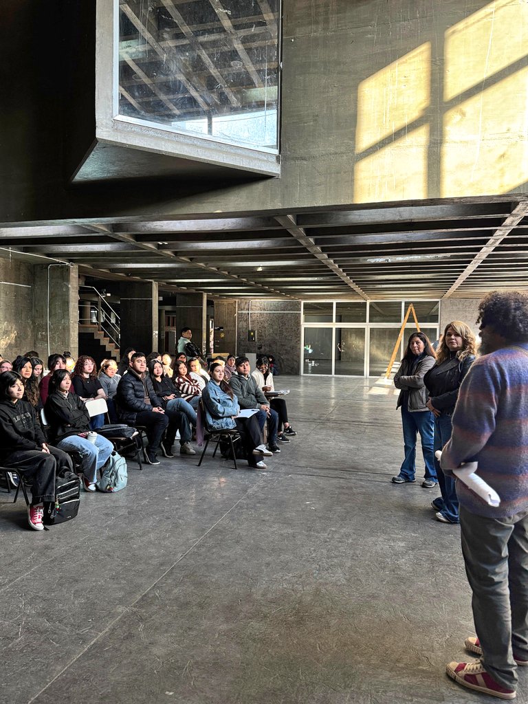 ADIUNT's tweet photo. En la Fac. de Artes se desarrollan clases públicas de las carreras de Teatro, Diseño de Interiores y Fotografía.

La lucha por el financiamiento universitario, los salarios y becas para los estudiantes no cesa. https://t.co/La1yagUnBo