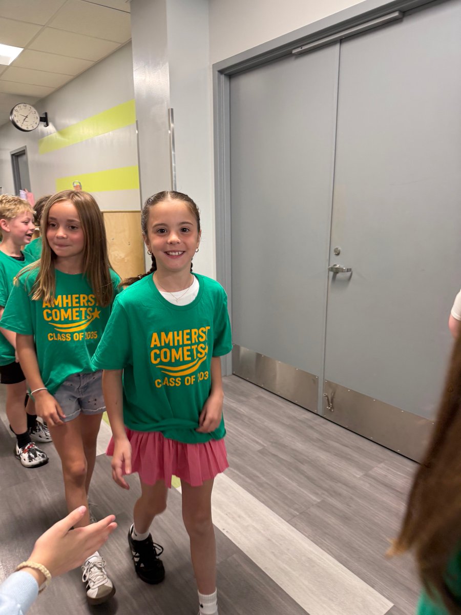 MrsKrase's tweet photo. 💚💛Third Grade Clapout💛💚 https://t.co/Pu4Pmapjp8