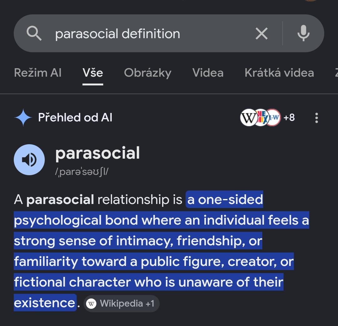 SmilingJacoob's tweet photo. @cierabyul They said was that they are parasocial WHICH is true, if man wore necklace with letter r only bcz of ronaldo yall would also call him parasocial

+ photocards/albums and merch are different since youre atleast supporting the artist and team financally which ig is a good excuse https://t.co/z4cdn5N0xZ