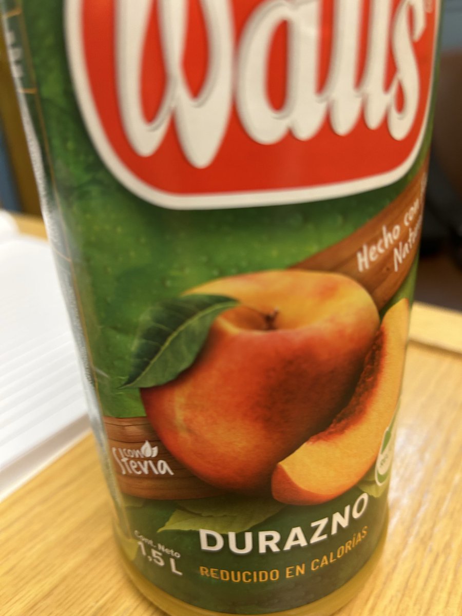 Clemuschile's tweet photo. Estoy enfermo pasa a comprar un jugo Watts, no dice Ligth no dice bajo en calorías y a la 💩le ponen stevia con letras chicas, estoy enfermo y me 💩aún más el día https://t.co/Y1CMBF7XxP
