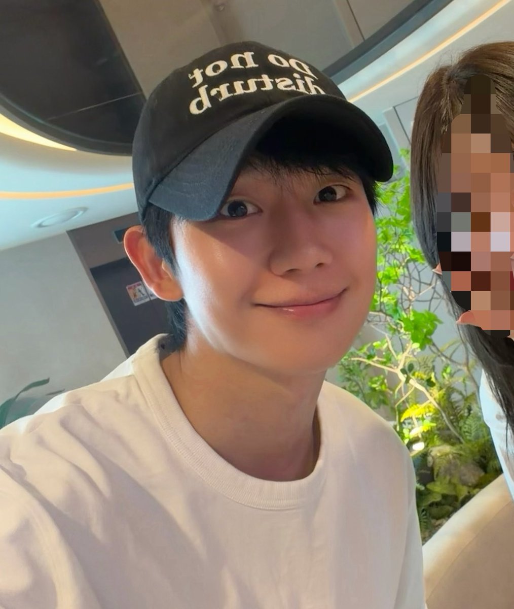 haenchaco's tweet photo. 입술이랑 코 끝 너무너무 눌러보고싶은데
안되겟죠?
넵~ https://t.co/CnnpXIJ0TL