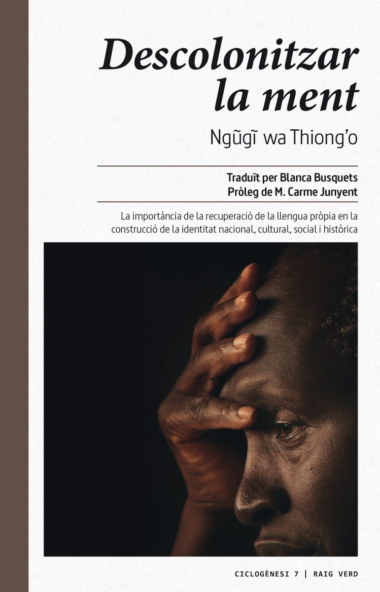 martacava's tweet photo. Avui fa un any de la mort de l'escriptor kenyà Ngũgĩ wa Thiong’o. Va escriure un dels millors llibres sobre com es va viure l'imperialisme a Kènia, a nivell polític, lingüístic i cultural. Un llibre imprescindible per totes les persones que estem preocupades pel futur del català. https://t.co/AsRcPwqA3Y