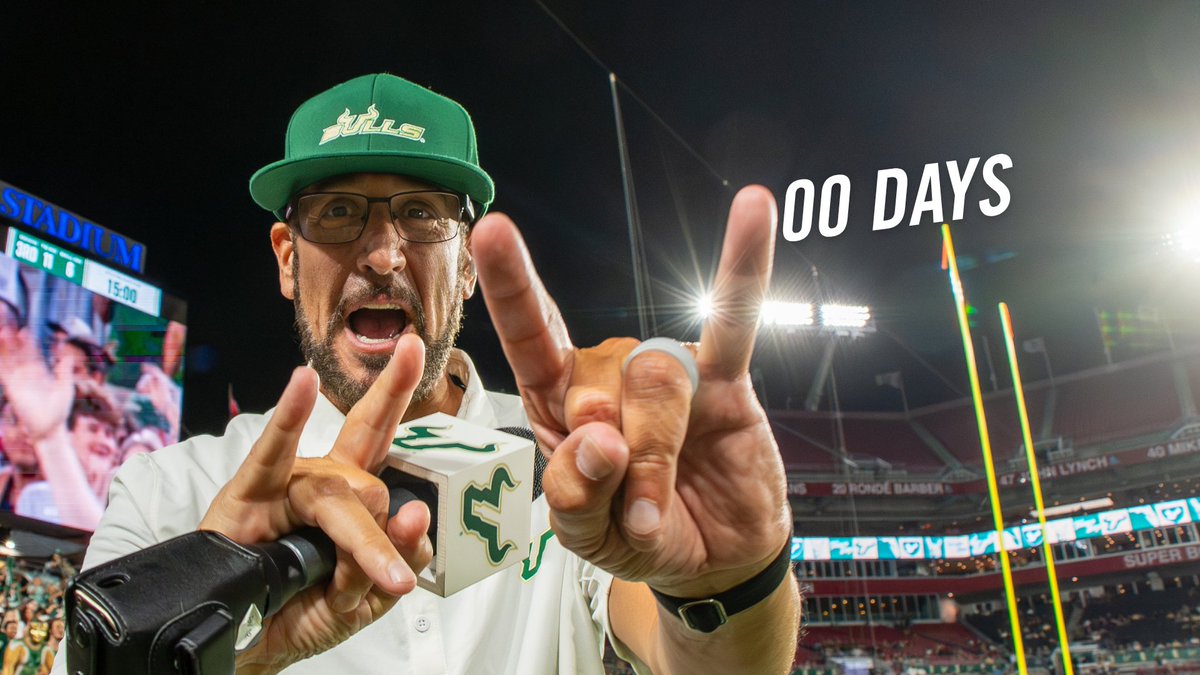 USFalumniAssn's tweet photo. 1️⃣0️⃣0️⃣ days till @USFFootball, but who's counting? (we are) 🤘🏈 https://t.co/hZdTUUjlG4
