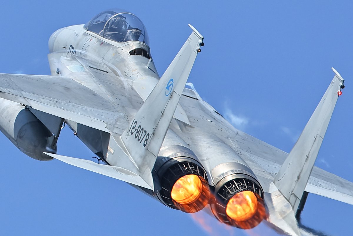 kitikatu's tweet photo. F-15DJ 078 ハイレートクライム

澄んだ青空に登っていくイーグル
102のハイレートも拝みたいとこ…

 #岐阜基地
 #飛行開発実験団
 #戦闘機
 #F15DJ
 #イーグル
 #ハイレートクライム https://t.co/qk6sMw26Bs