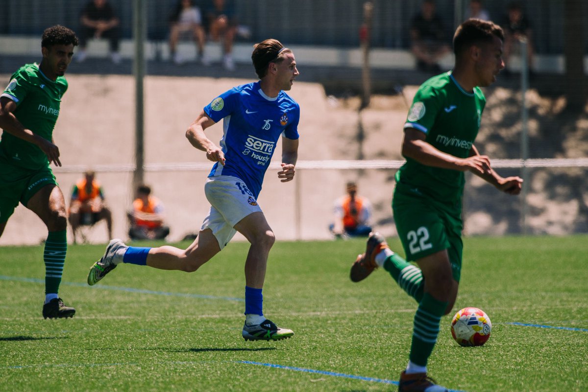 tetfran's tweet photo. @__AngelGarcia__ @TerrassaFC @GironaFC @RCDEspanyol Esta temporada en el CF Vilanova de 3RFEF G5 ha ido sobrado. Zurda mágica.

📸 FPerezFoto via Instagram https://t.co/aXHSvsV1Uq