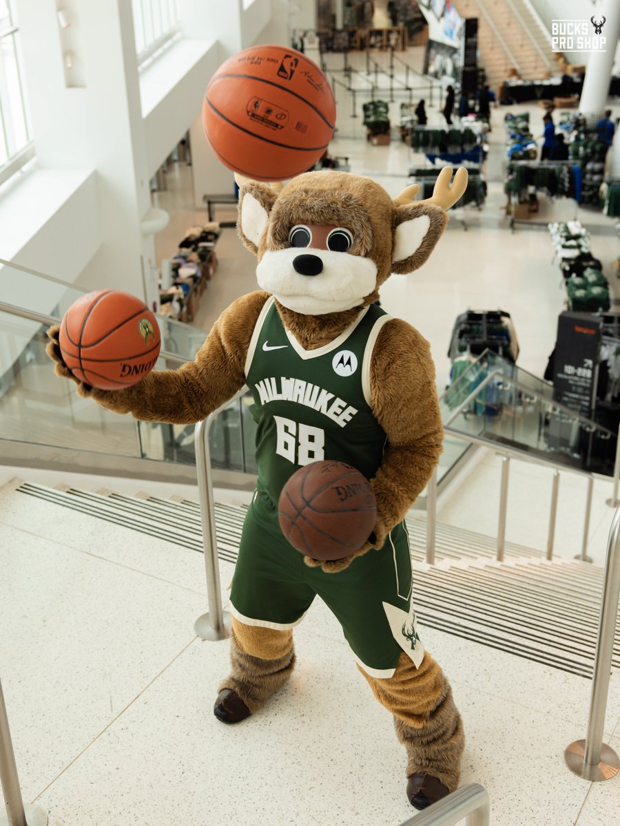BucksProShop's tweet photo. Bango's Pro Shop Sale-ebration tips off at 12pm TODAY 🦌🏀🛒
Stop by Fiserv Forum for the biggest sale of the year!

https://t.co/WMNrVoFTM8 https://t.co/YFxtmLc7yu